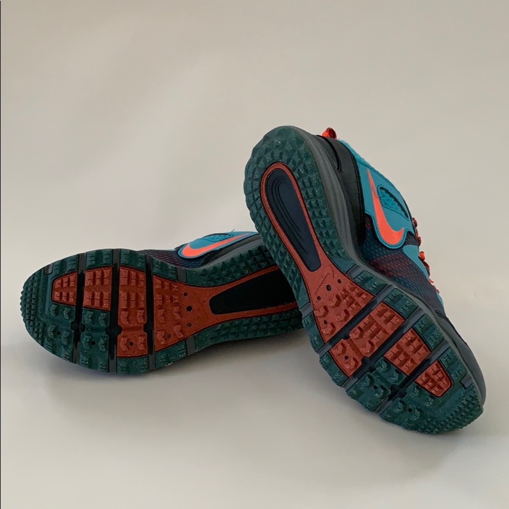 Nike - Picture 3 of 4